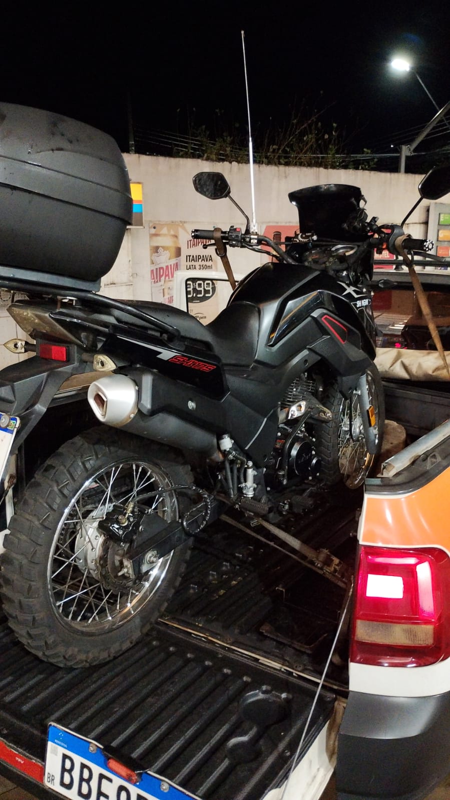 Moto recuperada e guinchada